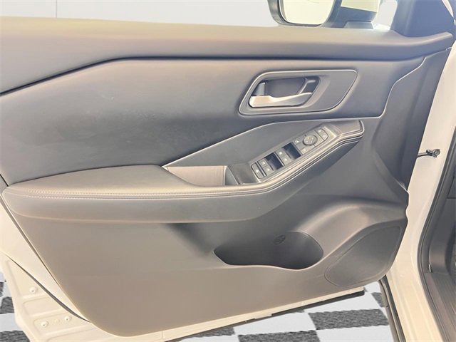 Used 2025 Nissan Rogue SV image 13