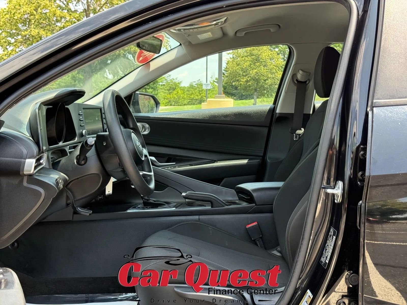 Used 2022 Hyundai Elantra SE image 9