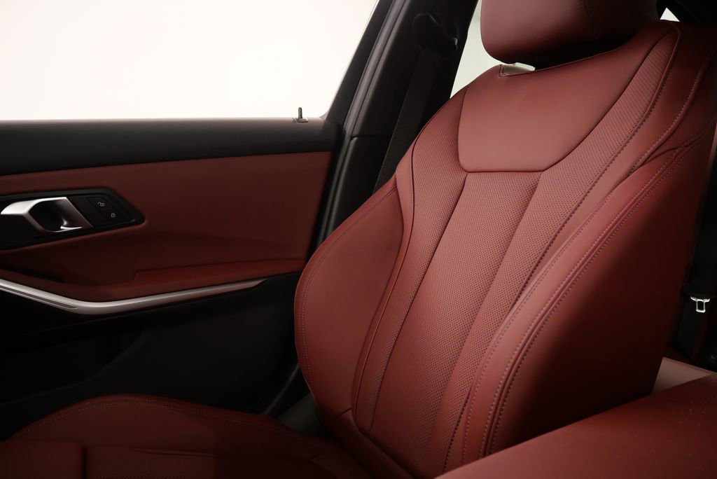 Used 2025 BMW 330i Sedan w/ Premium Package image 26