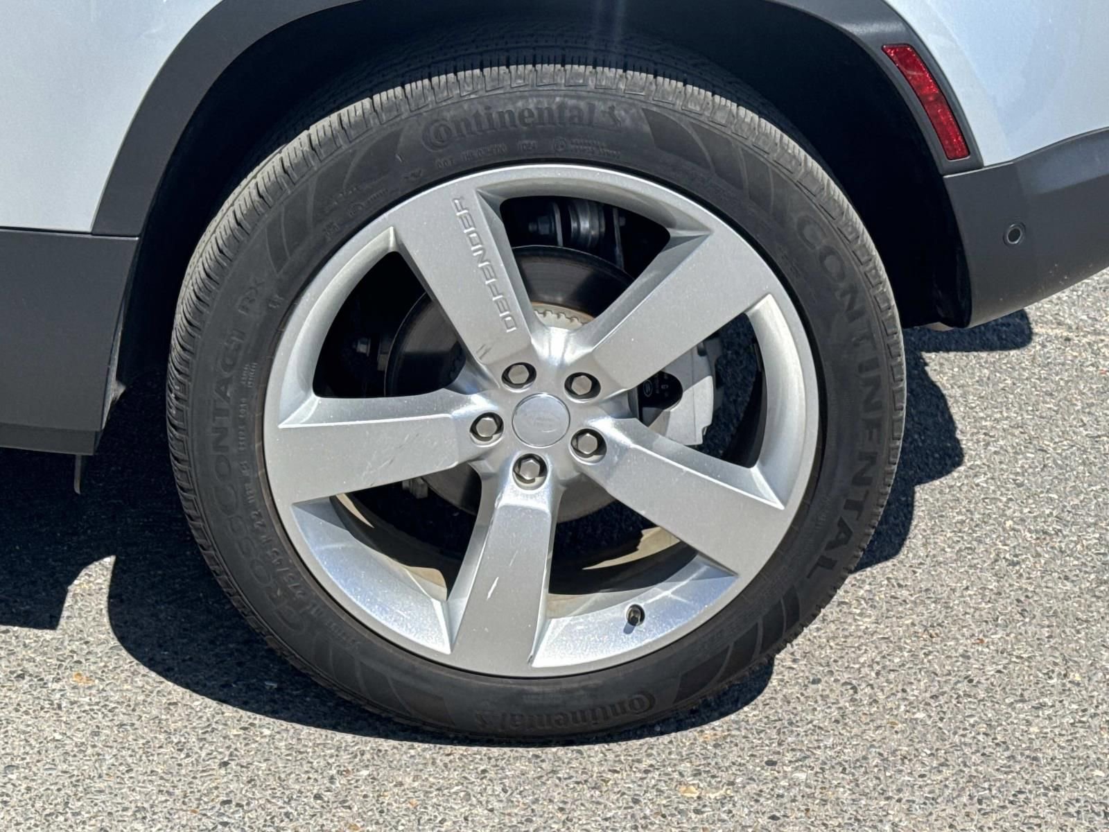 Used 2024 Land Rover Defender 90 S image 3