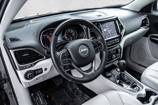 Used 2019 Jeep Cherokee Overland w/ Technology Group AWD/4WD image 9