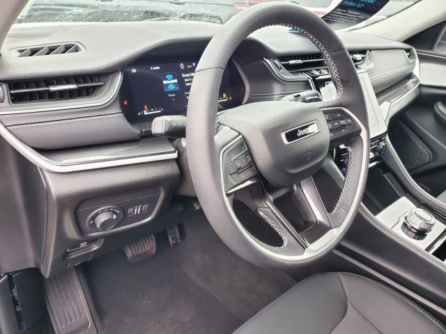 Used 2023 Jeep Grand Cherokee Laredo w/ Luxury Tech Group I image 8