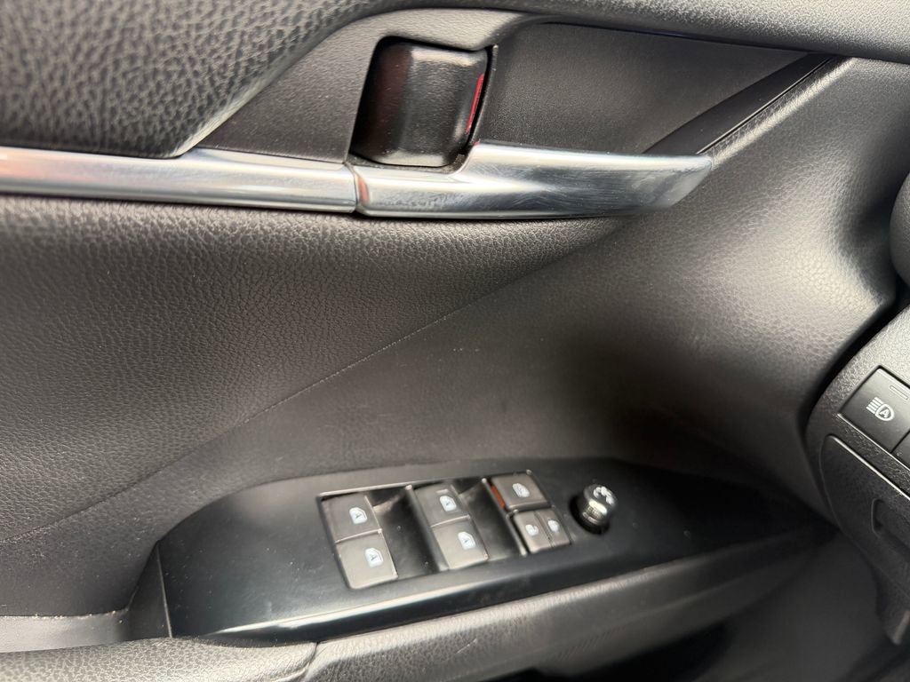 Used 2019 Toyota Camry XSE FWD image 13