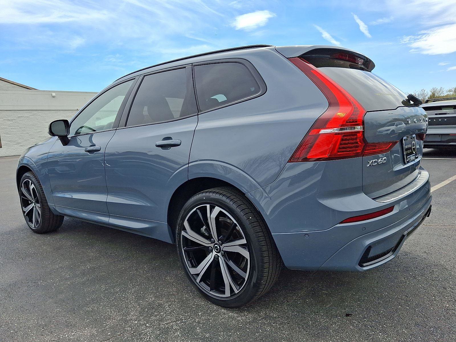 Certified 2023 Volvo XC60 B6 Ultimate w/ Protection Package Premier AWD/4WD image 4