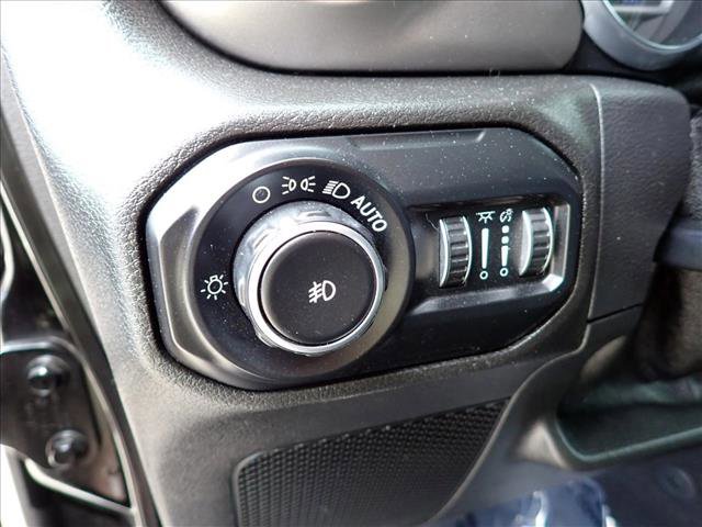 Used 2018 Jeep Wrangler Unlimited Sahara AWD/4WD image 14