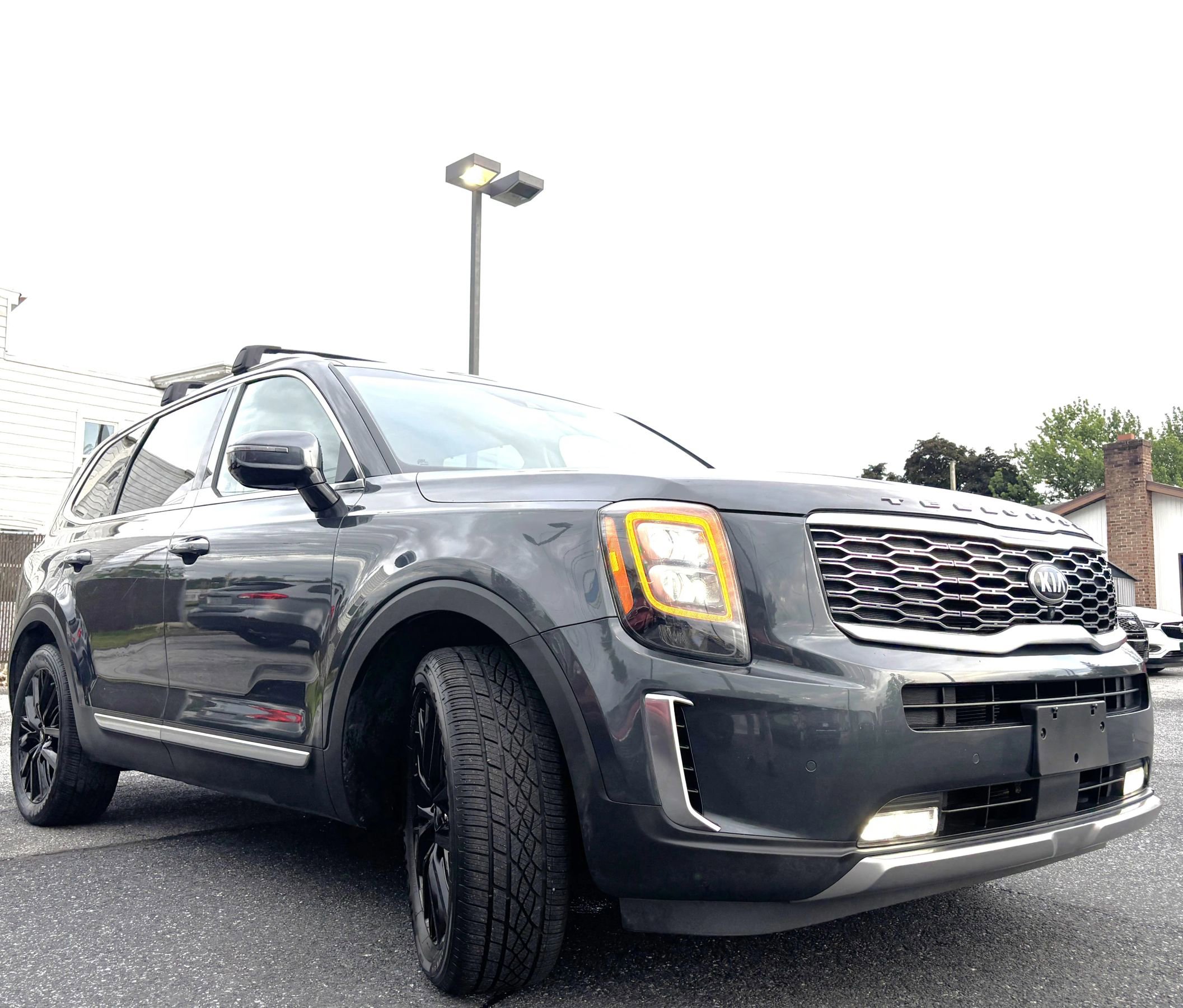 Used 2020 Kia Telluride SX w/ SX Prestige Package AWD/4WD image 3