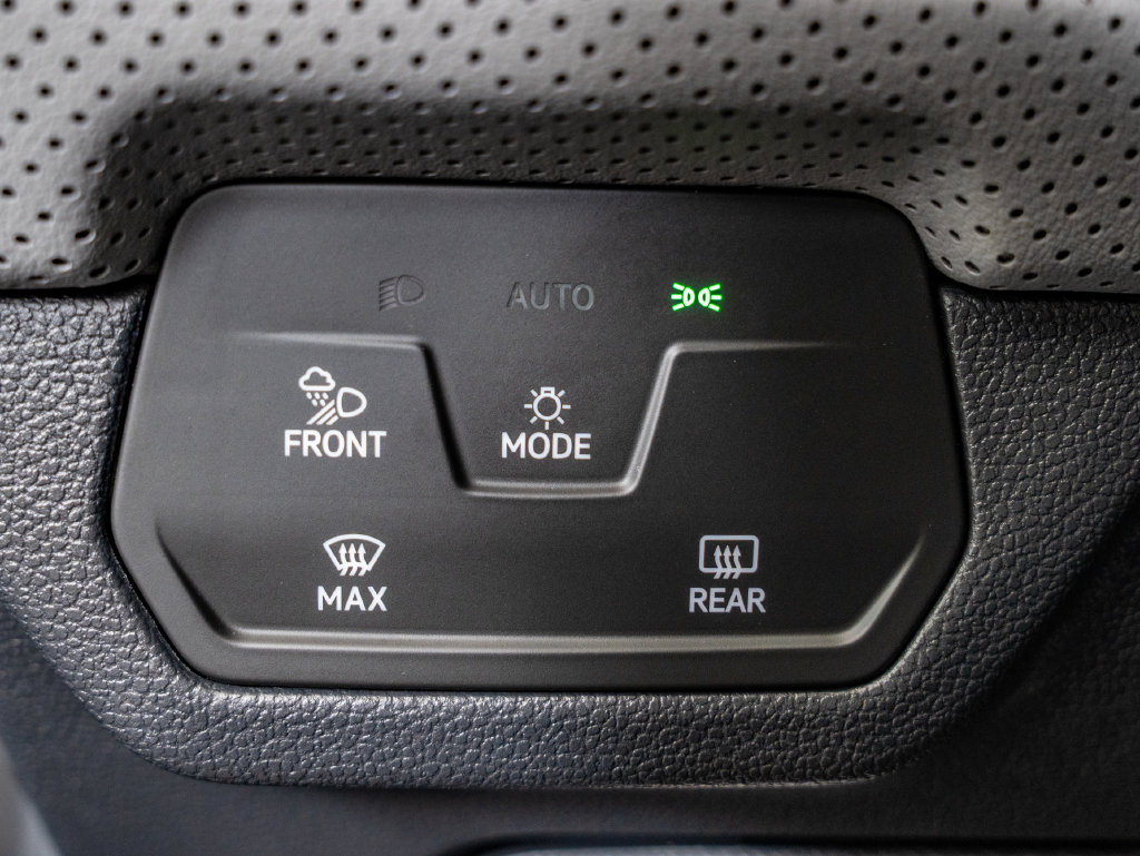 Used 2025 Volkswagen Atlas Peak Edition SE AWD/4WD image 29