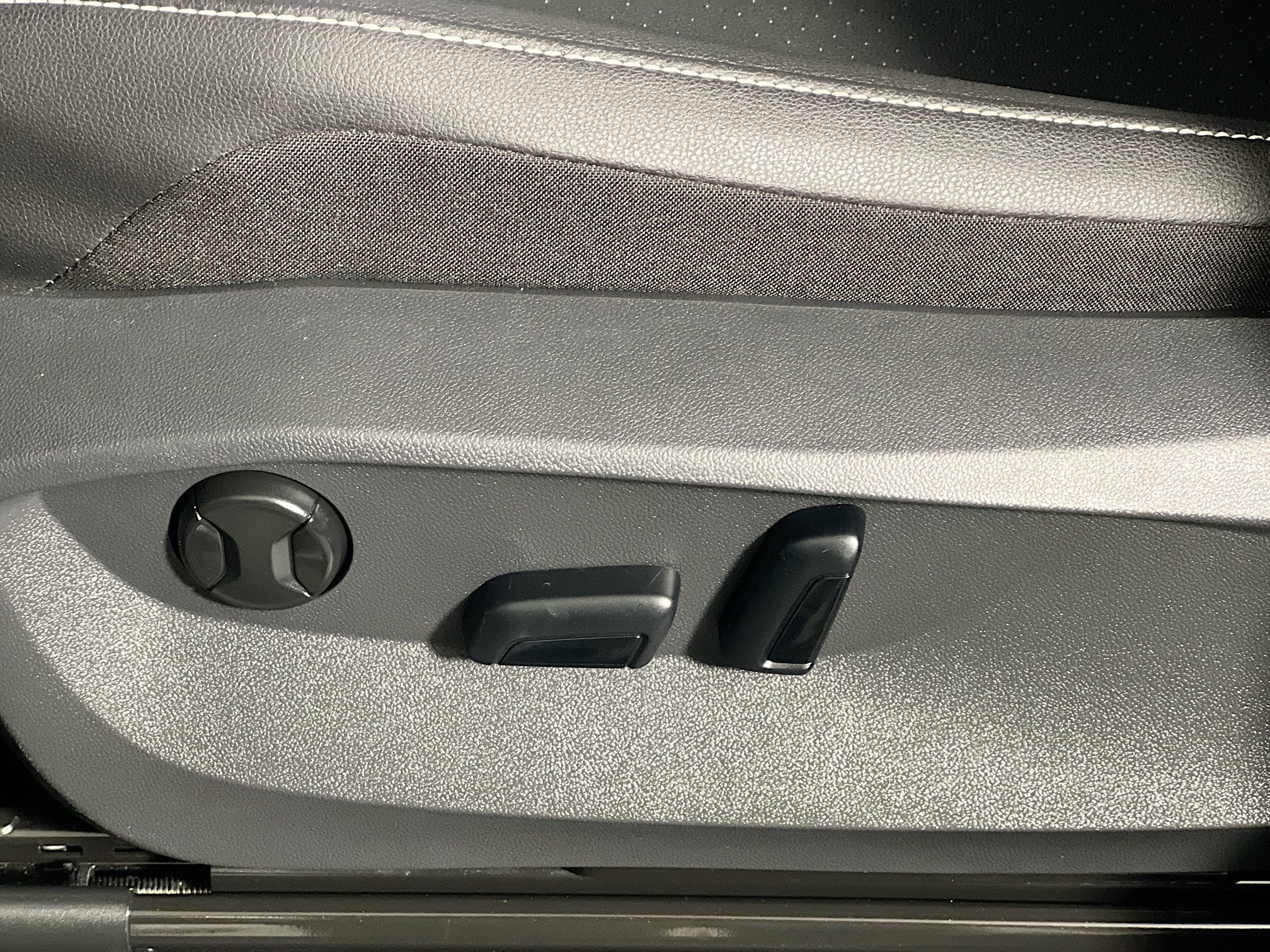 Used 2023 Volkswagen Tiguan SE image 15