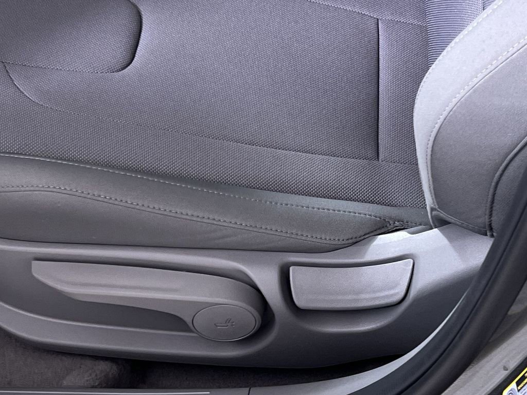 Used 2025 Hyundai Elantra SE image 14