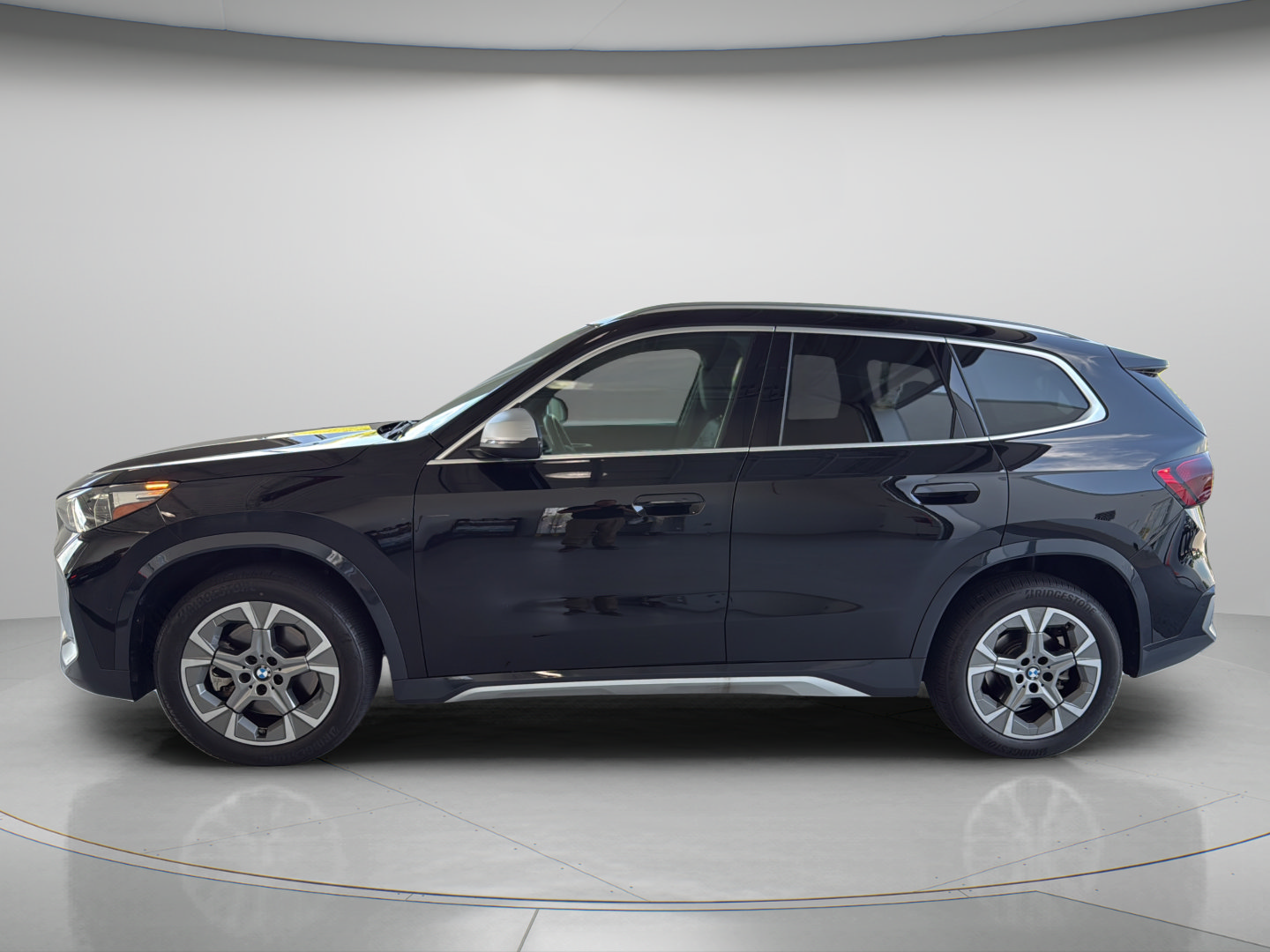 Used 2024 BMW X1 xDrive28i w/ Convenience Package AWD/4WD image 2