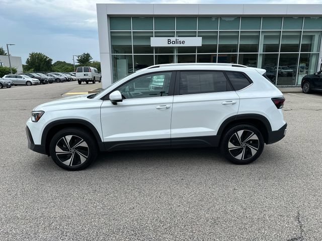 Certified 2025 Volkswagen Taos SE w/ Panoramic Sunroof Package AWD/4WD image 5