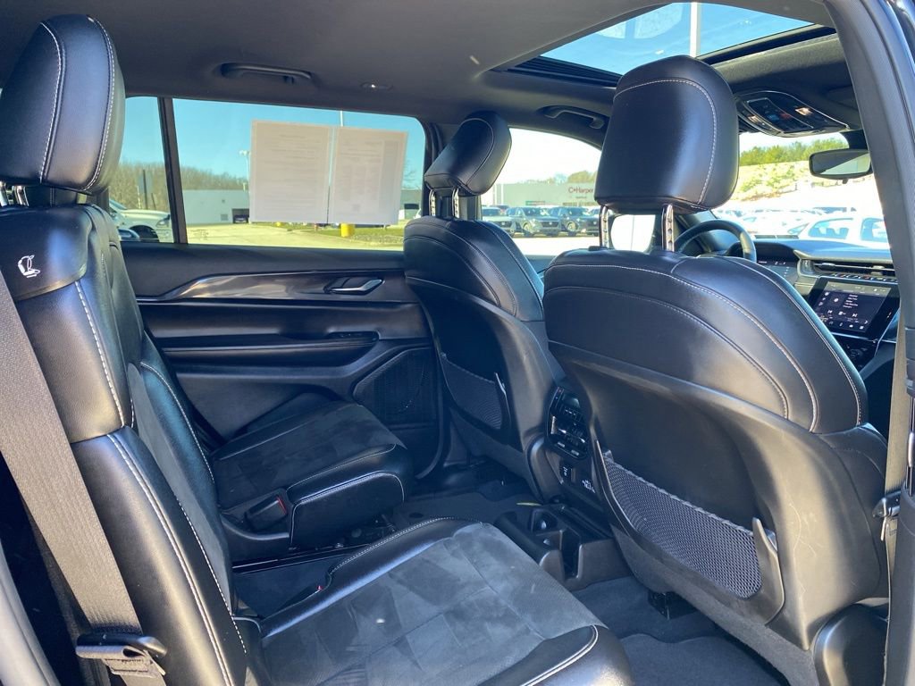 Used 2023 Jeep Grand Cherokee L Laredo image 13