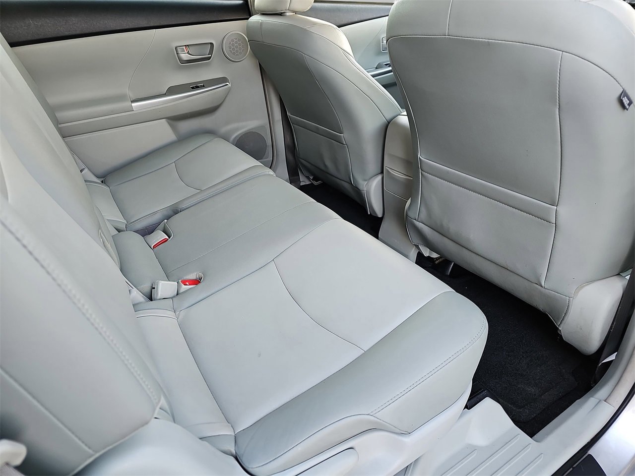 Used 2014 Toyota Prius V Two image 11