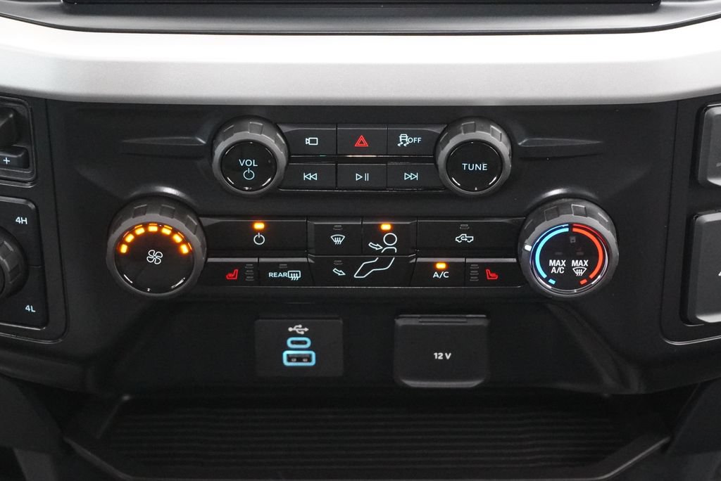 Used 2025 Ford F250 XLT w/ Black Appearance Package AWD/4WD image 17