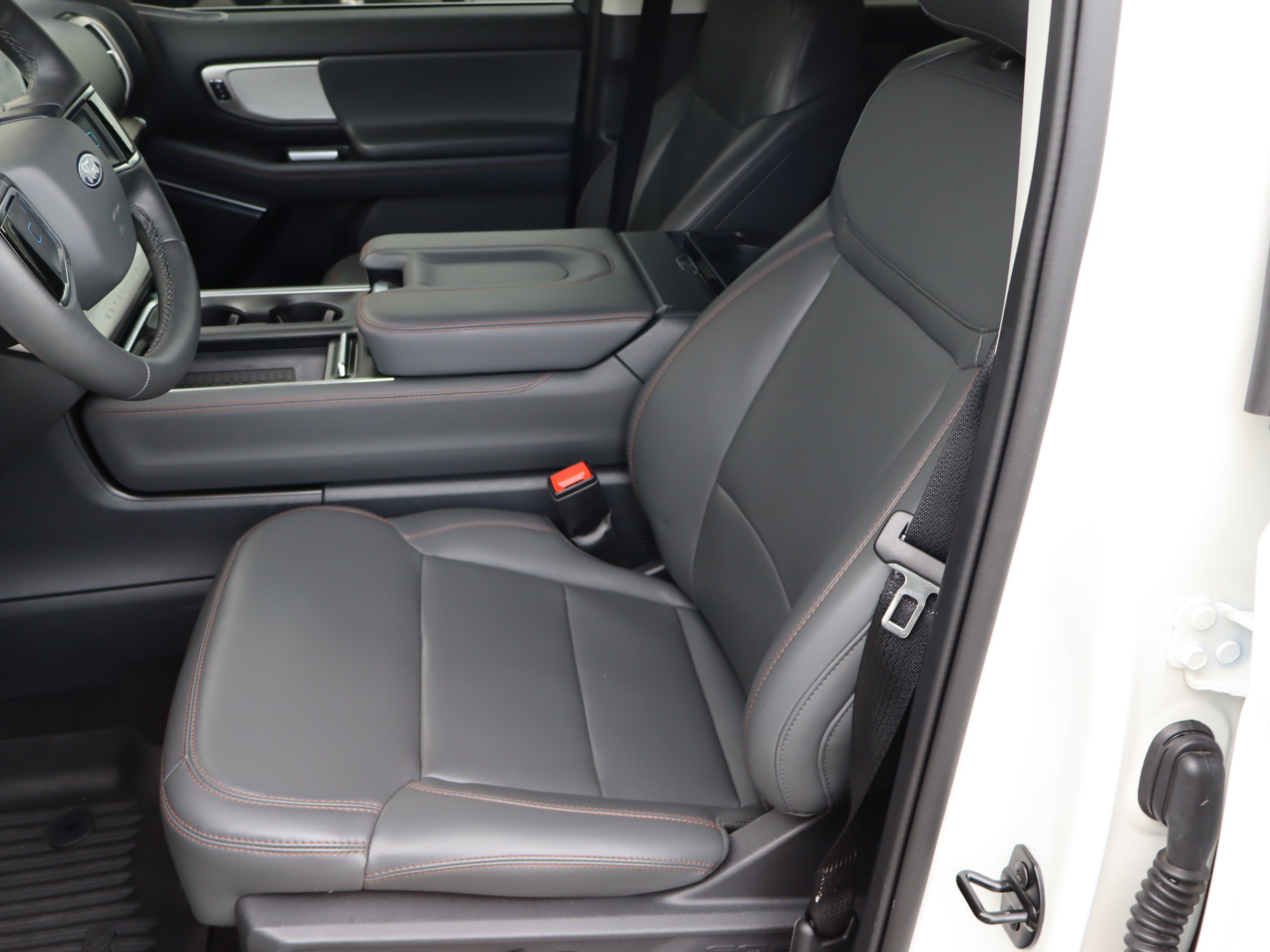 Used 2025 Ford Expedition Active RWD image 19