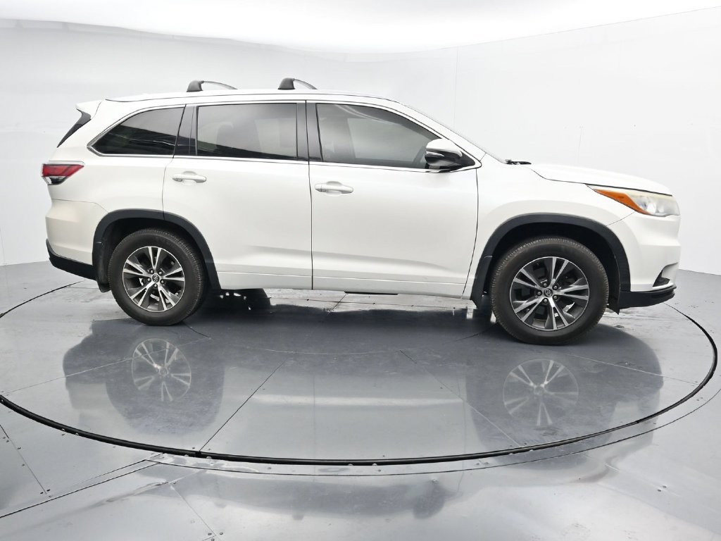 Used 2016 Toyota Highlander XLE AWD/4WD image 9