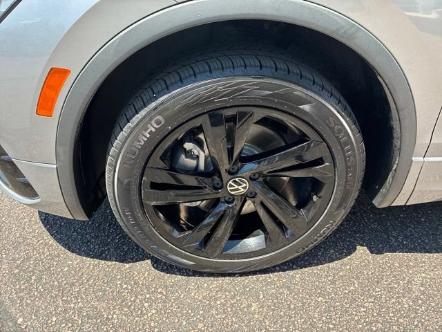 Used 2024 Volkswagen Tiguan SE R-Line AWD/4WD image 9