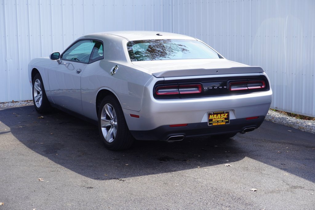Used 2022 Dodge Challenger SXT image 4
