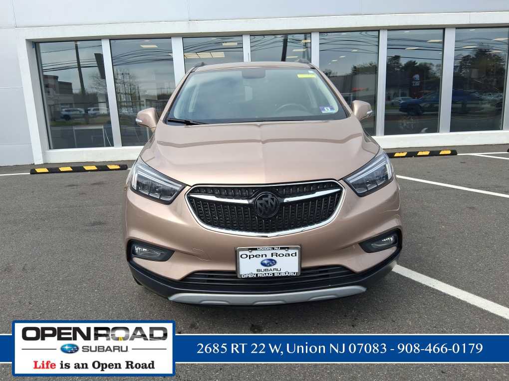 Used 2018 Buick Encore Essence image 2