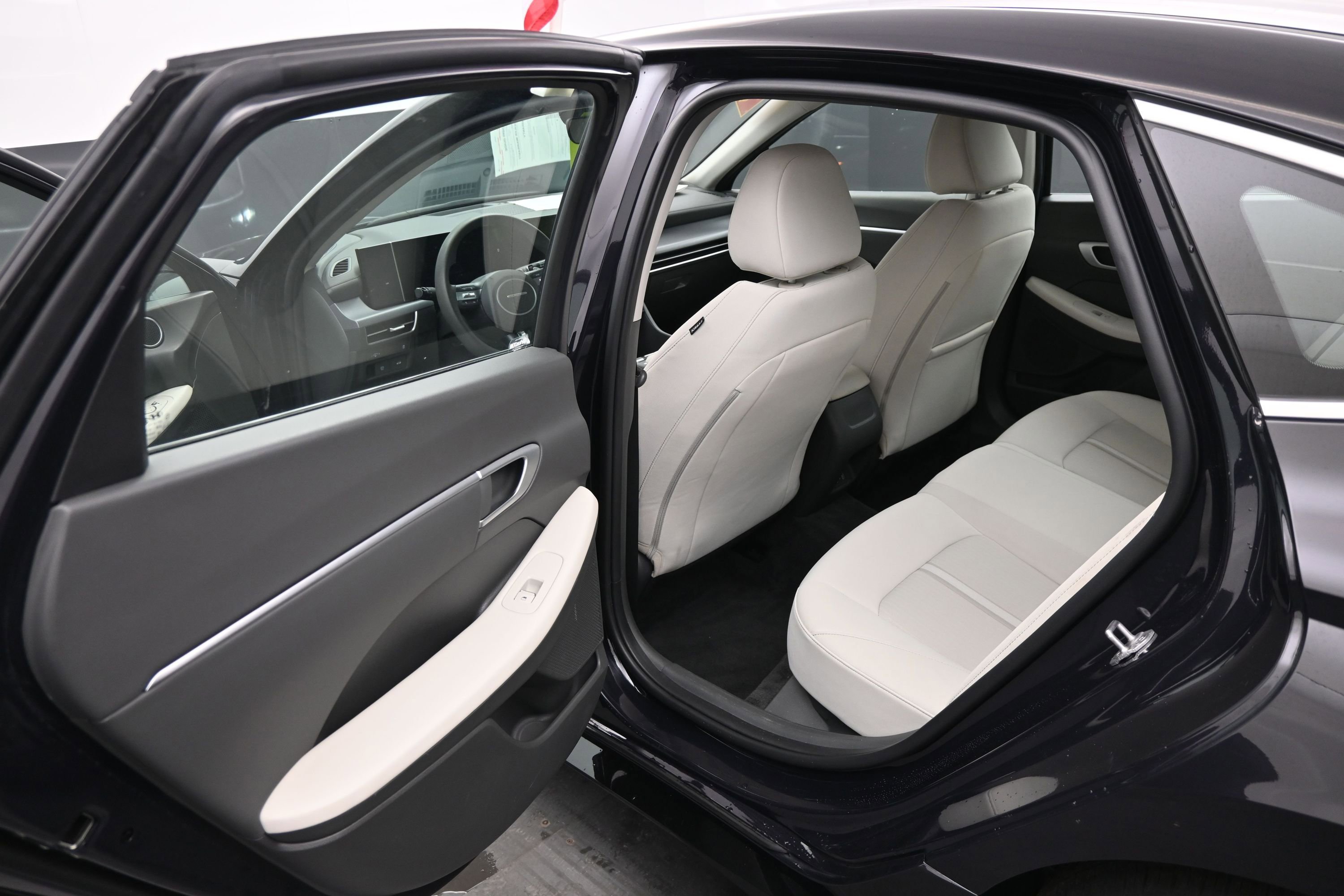 Used 2025 Hyundai Sonata SEL FWD image 18