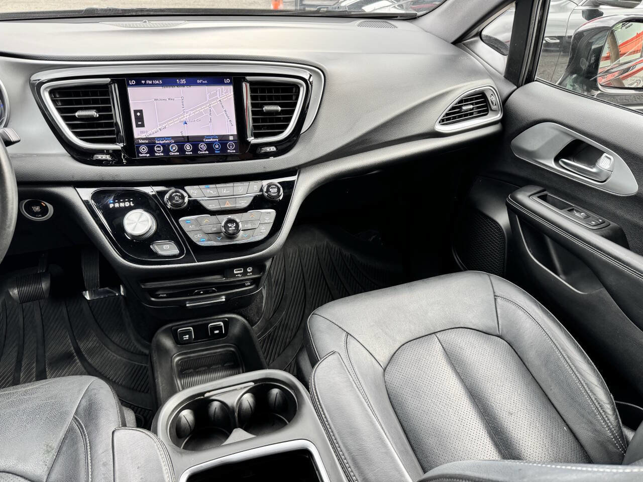 Used 2019 Chrysler Pacifica Touring-L Plus w/ Advanced Safetytec Group FWD image 17