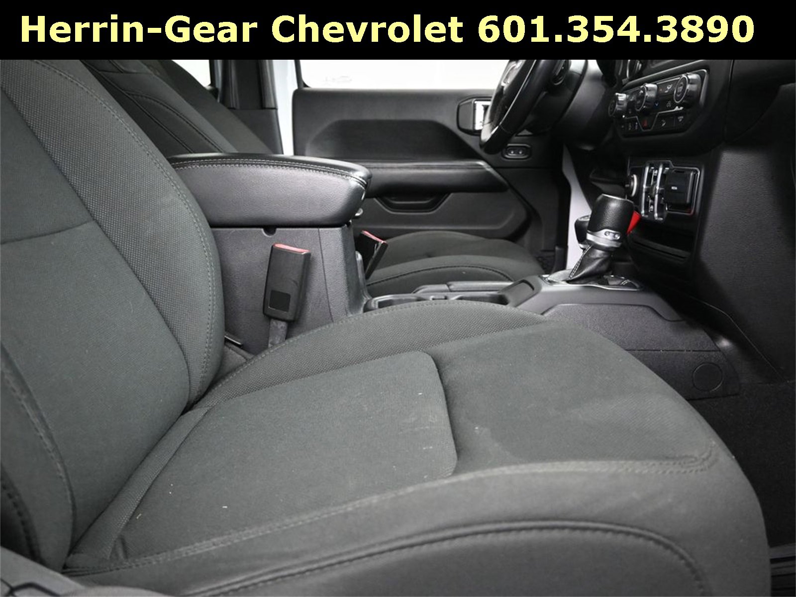 Used 2019 Jeep Wrangler Unlimited Sahara image 25