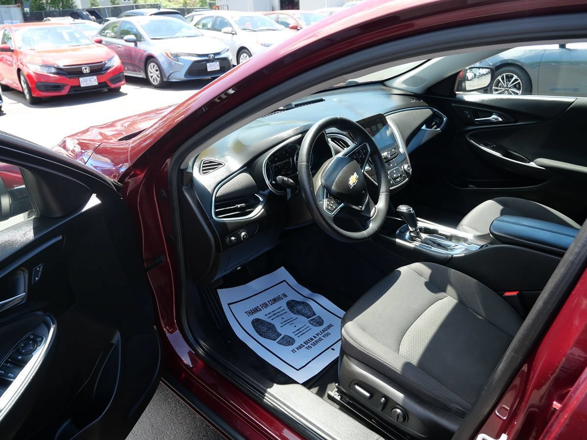 Used 2016 Chevrolet Malibu LT w/ Driver Confidence Package FWD image 9