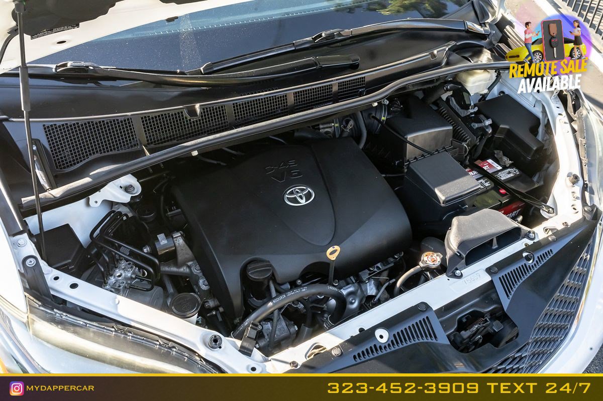 Used 2017 Toyota Sienna SE FWD image 19