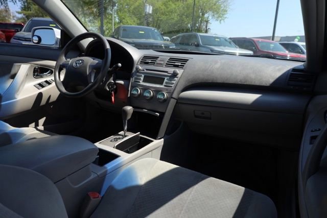 Used 2009 Toyota Camry LE image 32