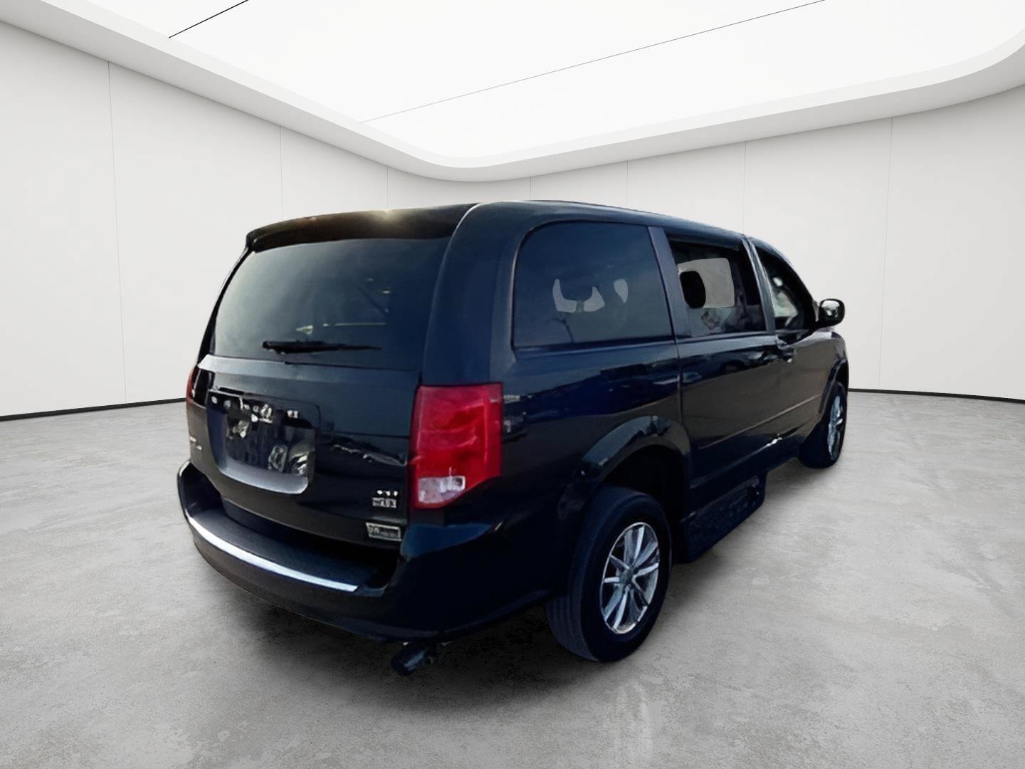 Used 2016 Dodge Grand Caravan SXT FWD image 20