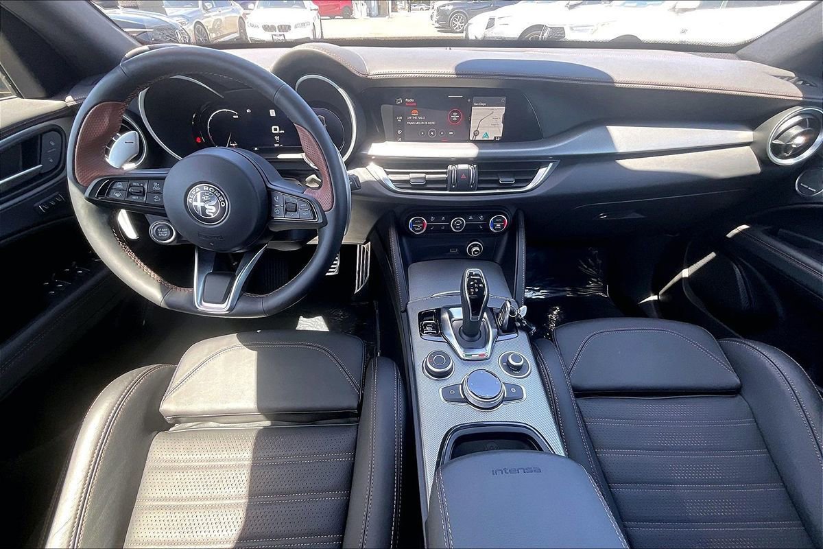 Used 2025 Alfa Romeo Stelvio Sprint AWD/4WD image 8