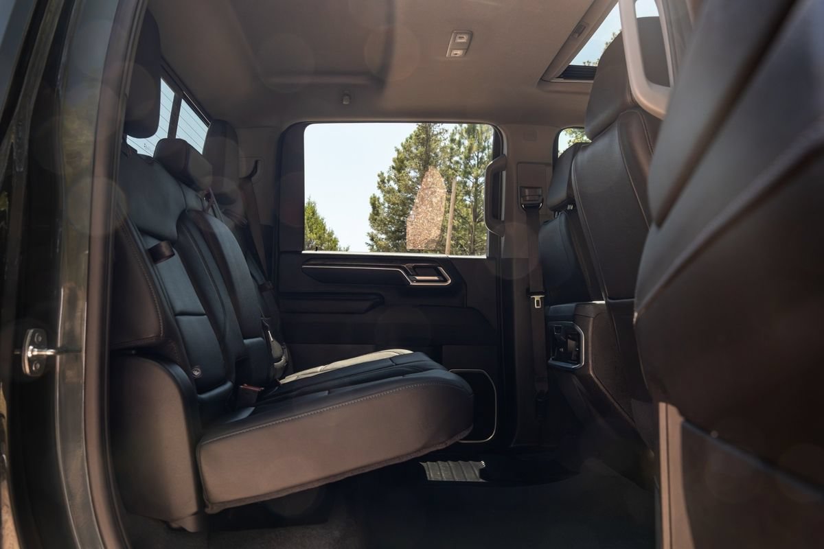 Used 2025 Chevrolet Silverado 3500 LTZ w/ LTZ Plus Package AWD/4WD image 29