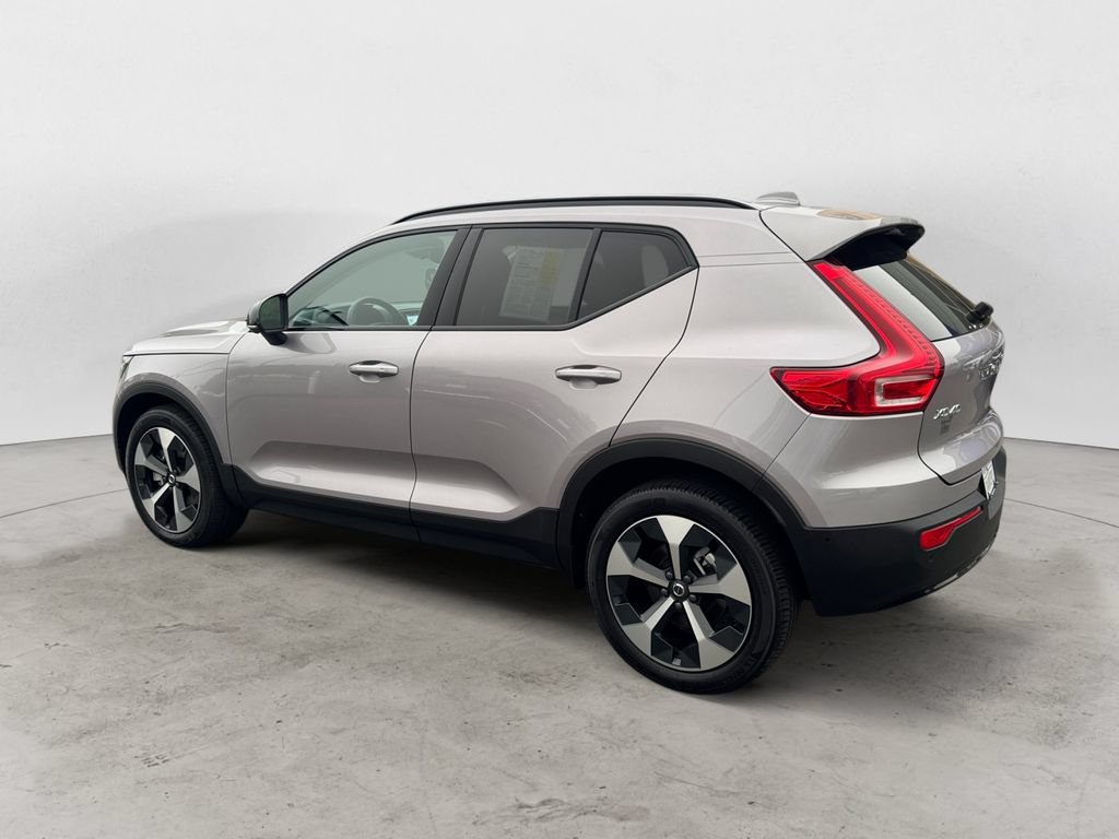 Certified 2026 Volvo XC40 B5 Plus AWD/4WD image 4