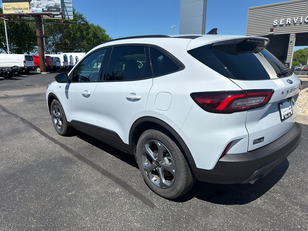 Used 2025 Ford Escape ST-Line FWD image 8