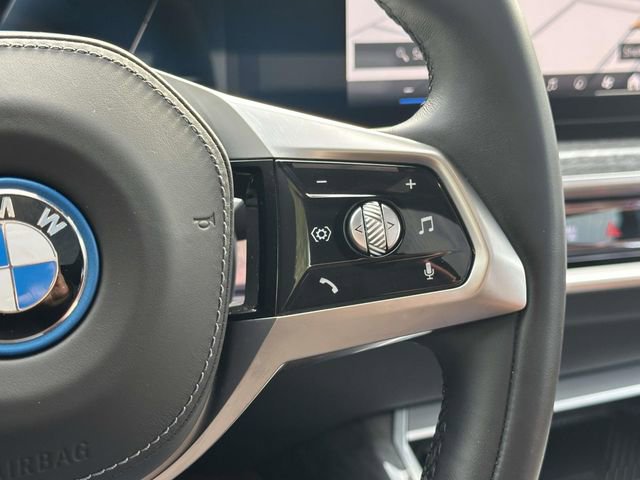 Certified 2025 BMW i7 xDrive60 image 29