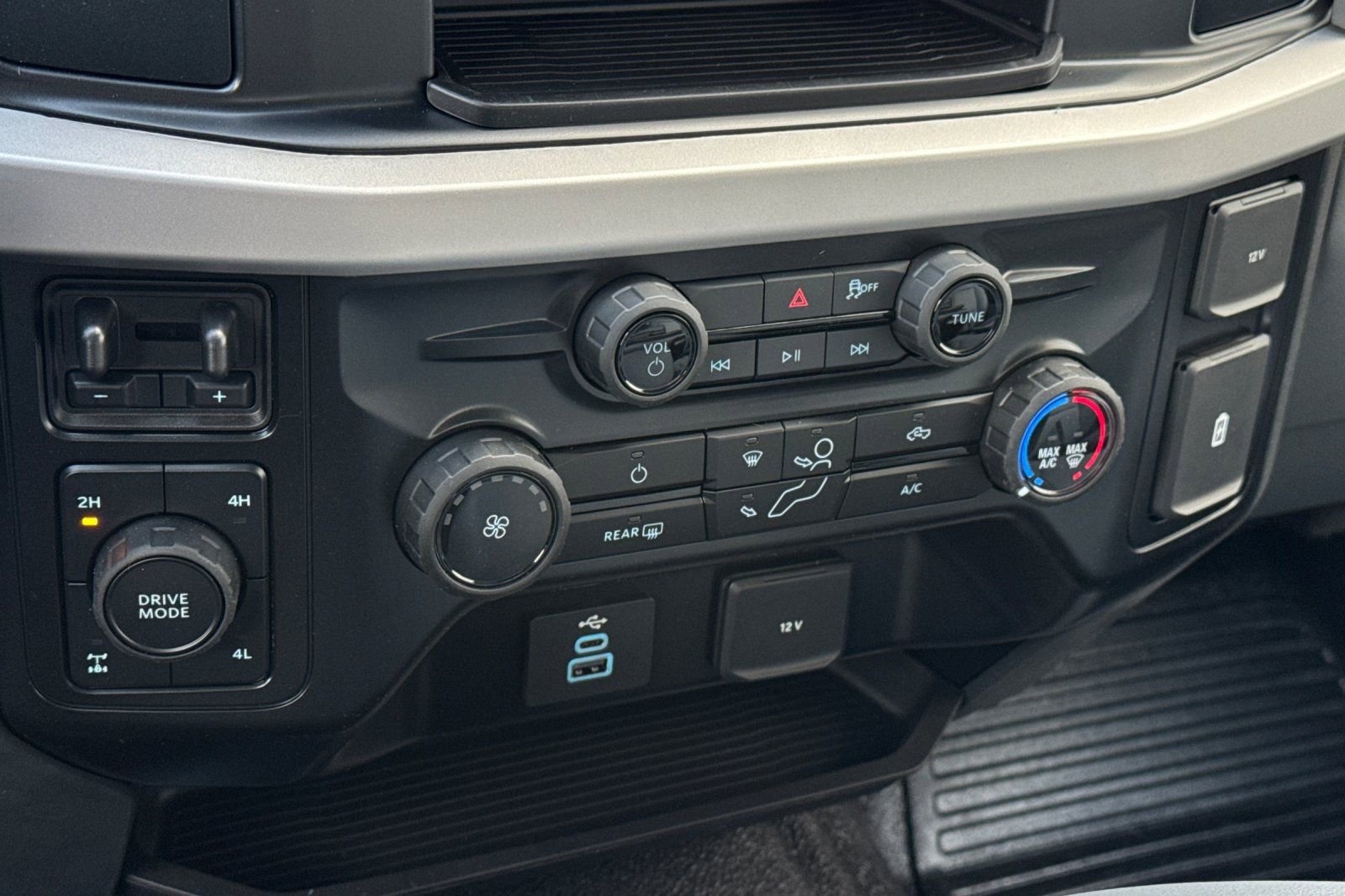 New 2026 Ford F350 XL w/ XL Chrome Package image 22
