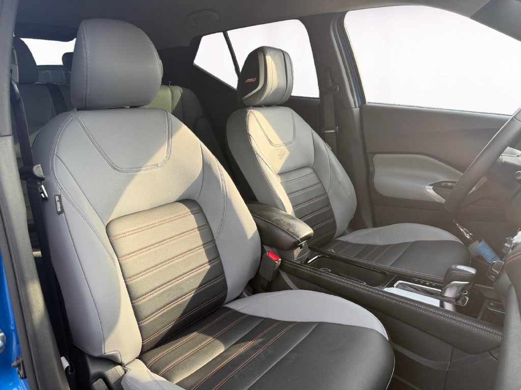 Used 2023 Nissan Kicks SR w/ SR Premium Package FWD image 15