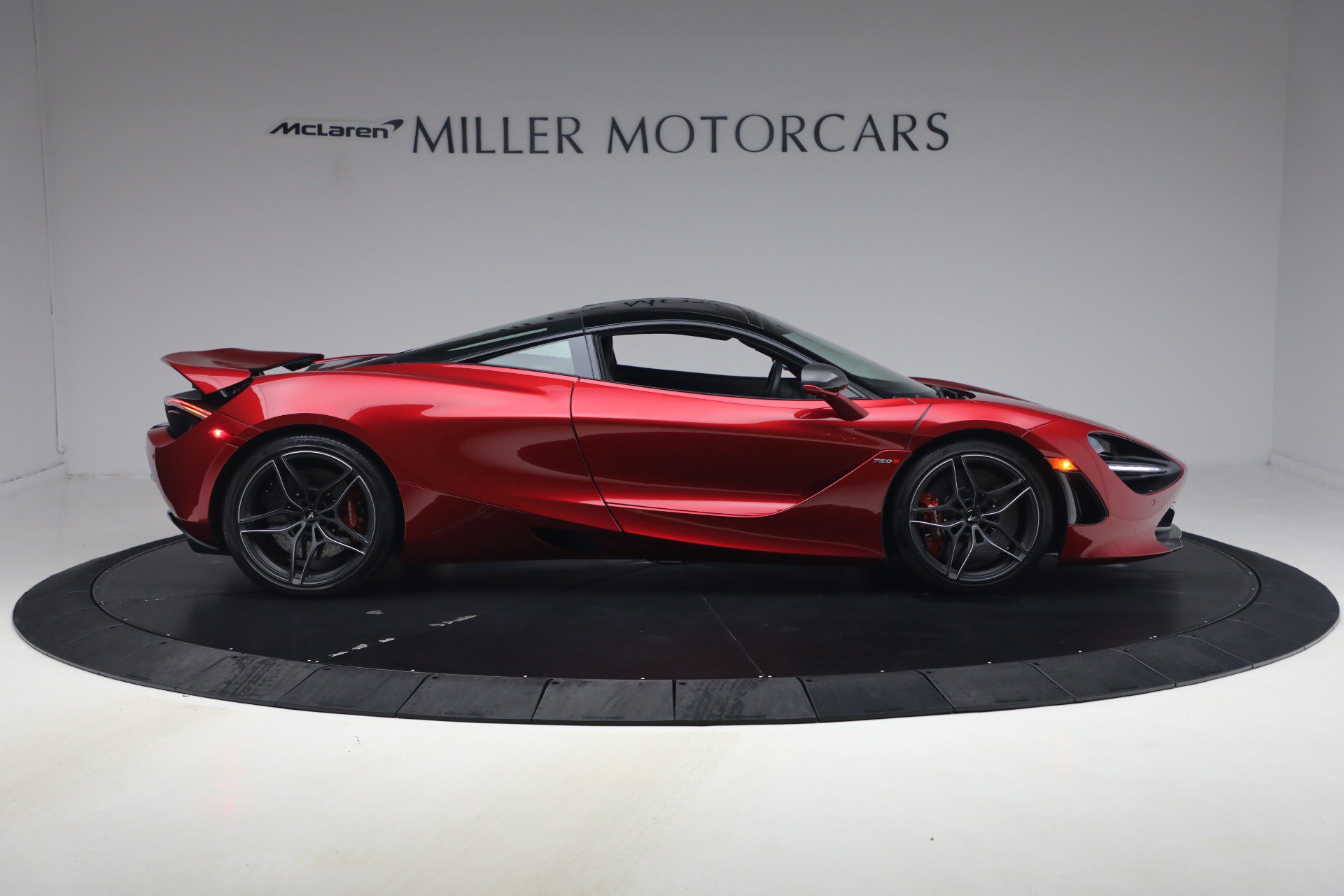 Used 2019 McLaren 720S Performance RWD image 8