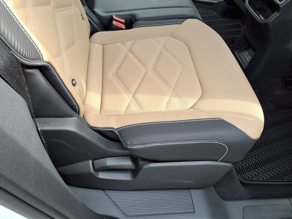 Used 2025 Volkswagen Atlas Cross Sport SE AWD/4WD image 18