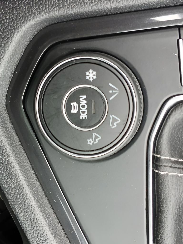 Used 2022 Volkswagen Tiguan SE image 22