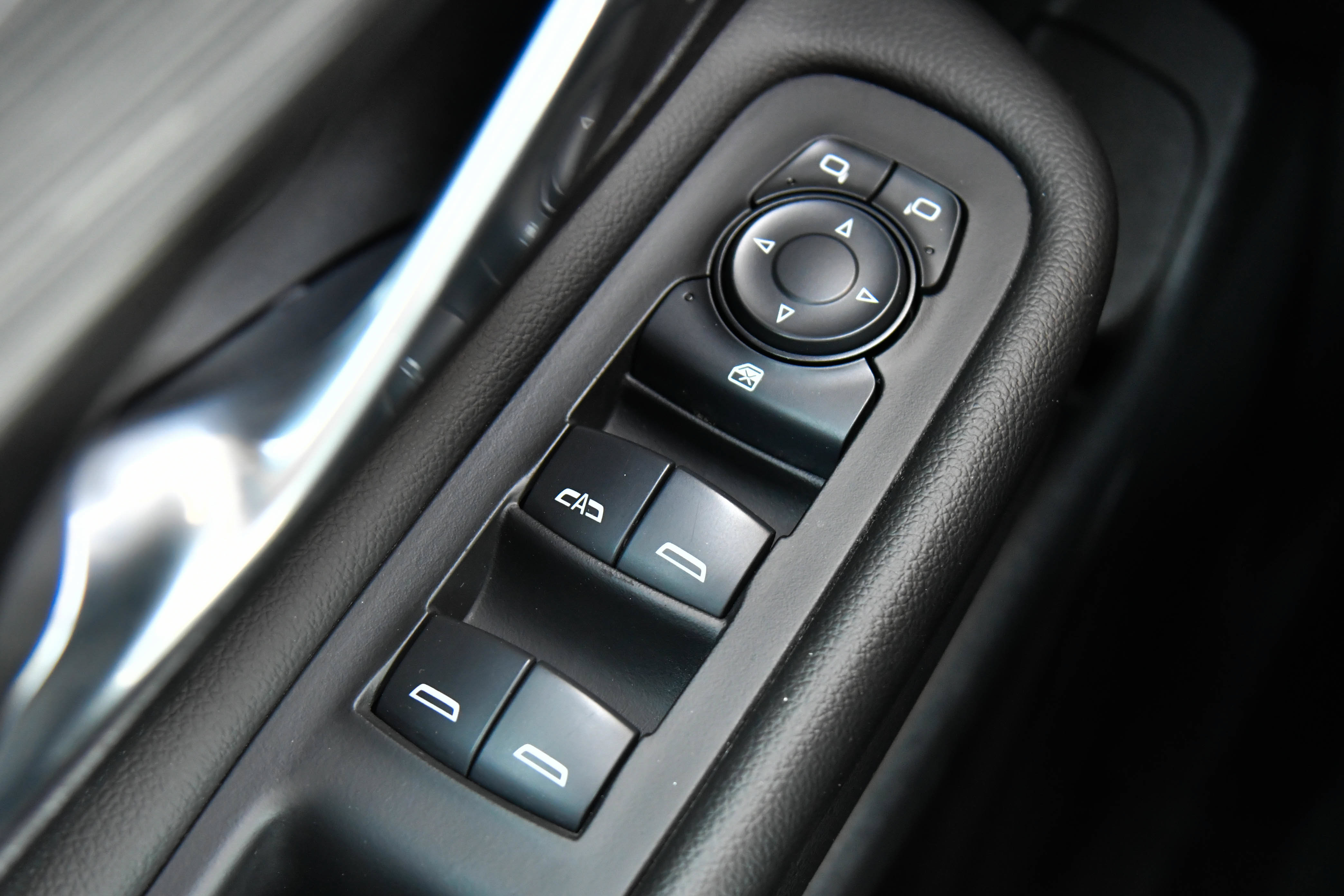 Used 2024 GMC Terrain SLE FWD image 30