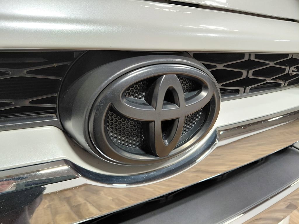 Used 2016 Toyota 4Runner Limited image 19