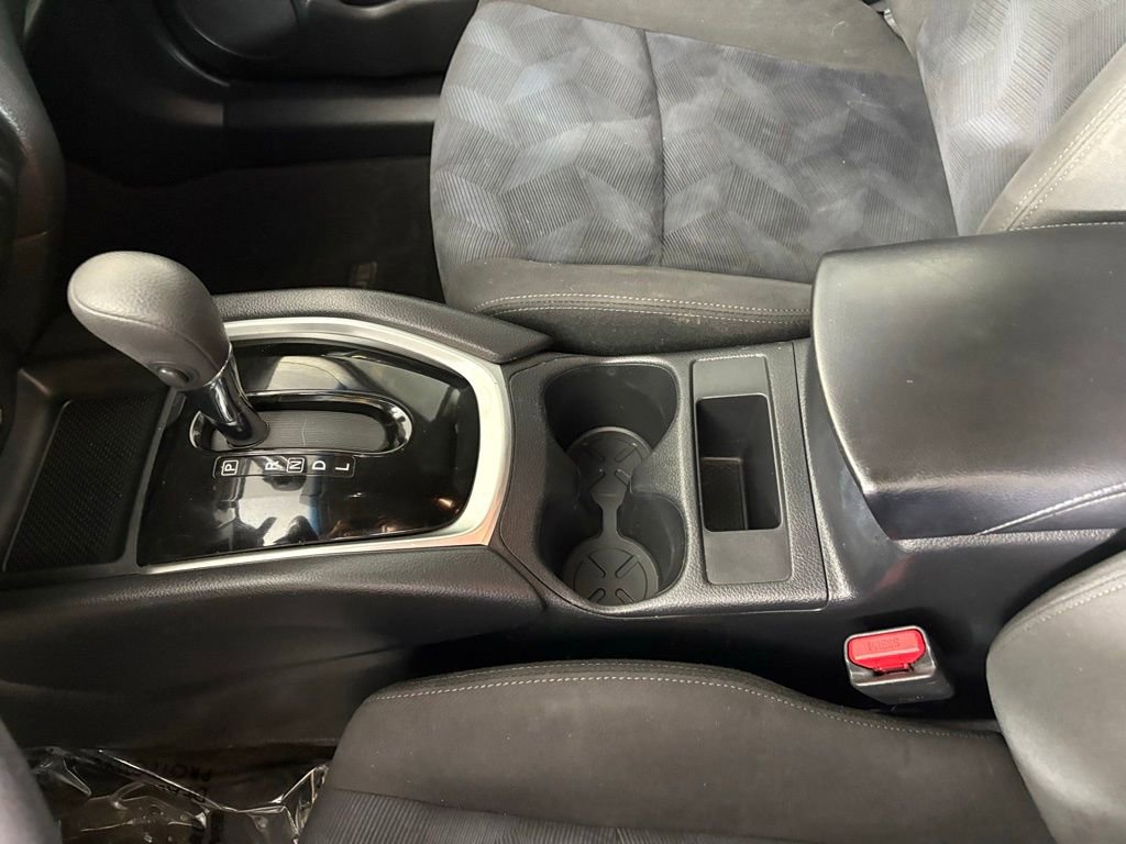 Used 2015 Nissan Rogue S image 28
