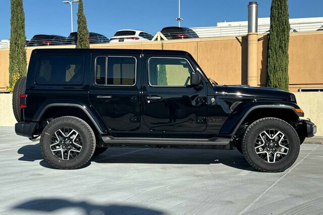 New 2027 Jeep Wrangler Unlimited Sahara AWD/4WD image 3