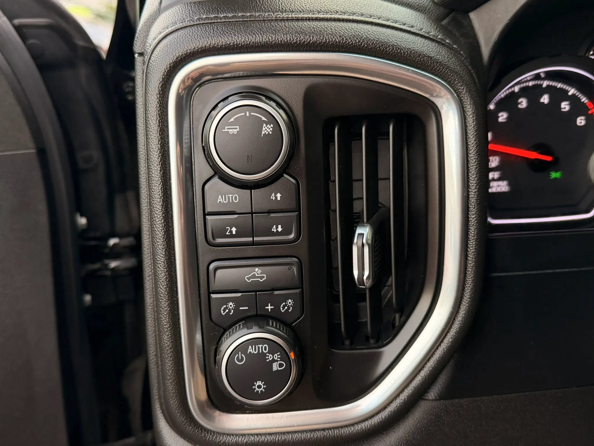 Used 2019 Chevrolet Silverado 1500 LT w/ All-Star Edition AWD/4WD image 22