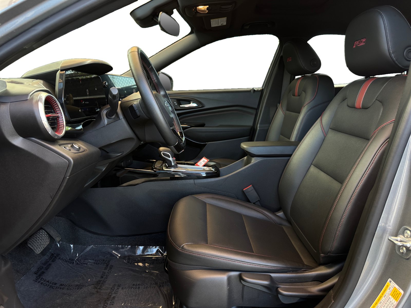 Used 2025 Chevrolet Trax RS w/ Sunroof Package FWD image 9