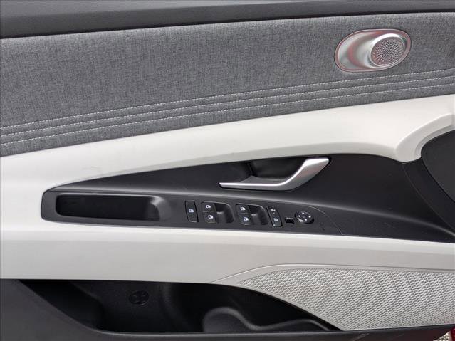 New 2025 Hyundai Elantra Limited image 17