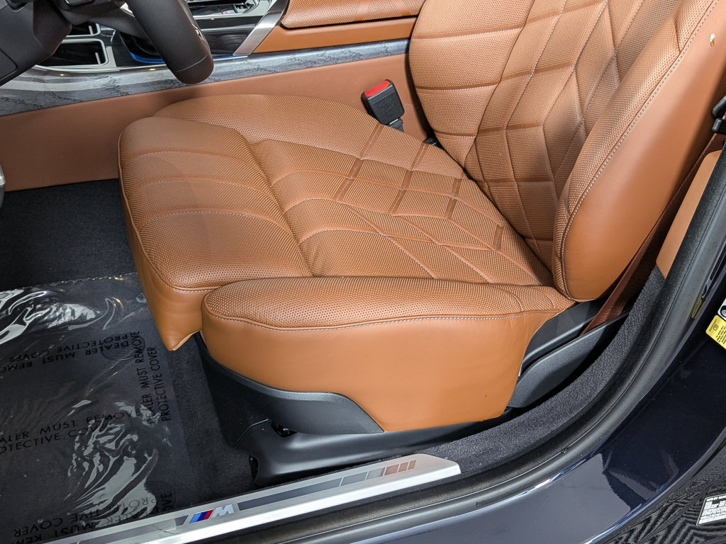 Certified 2023 BMW 740i RWD image 21
