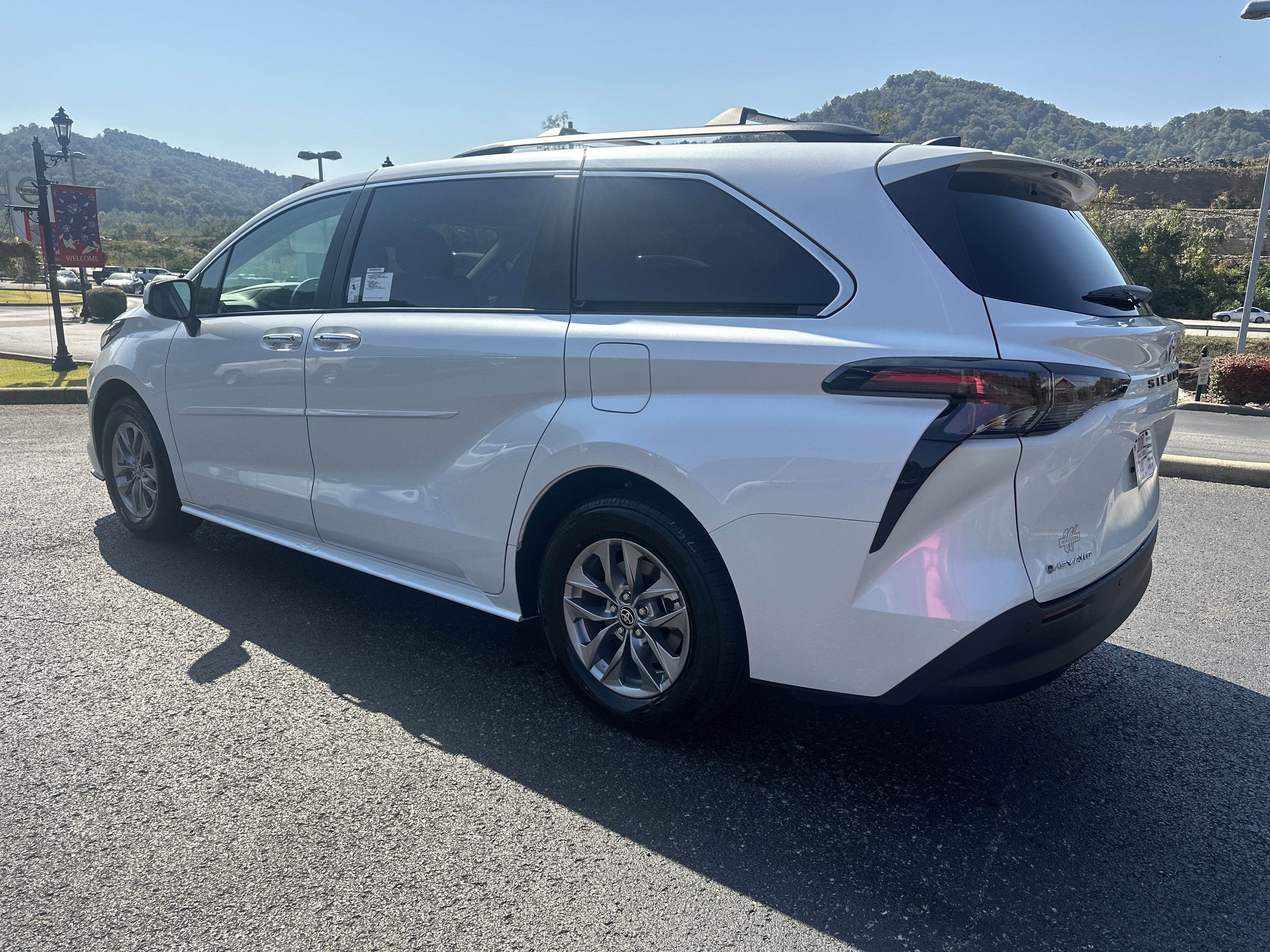 New 2025 Toyota Sienna XLE image 4