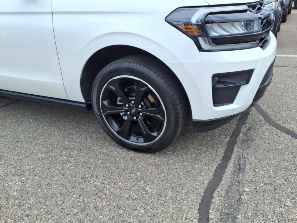 Used 2023 Ford Expedition Limited AWD/4WD image 5